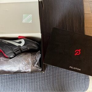 Peloton Women’s Cycling Shoes Size 39(8)